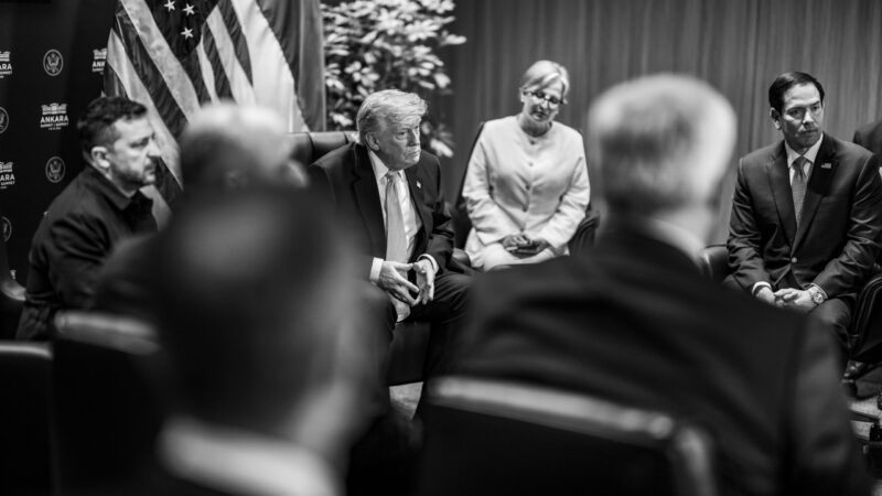 O presidente Donald J. Trump participa de uma reunião bilateral com o presidente da Ucrânia, Volodymyr Zelenskyy, na Cúpula da OTAN de 2026 (Foto: Daniel Torok)